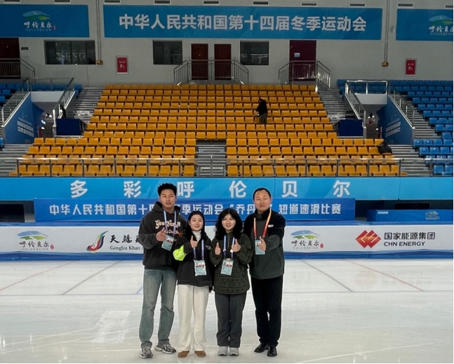 bat365中文官方网站师生助力第十四届全国冬季运动会赛事运行
